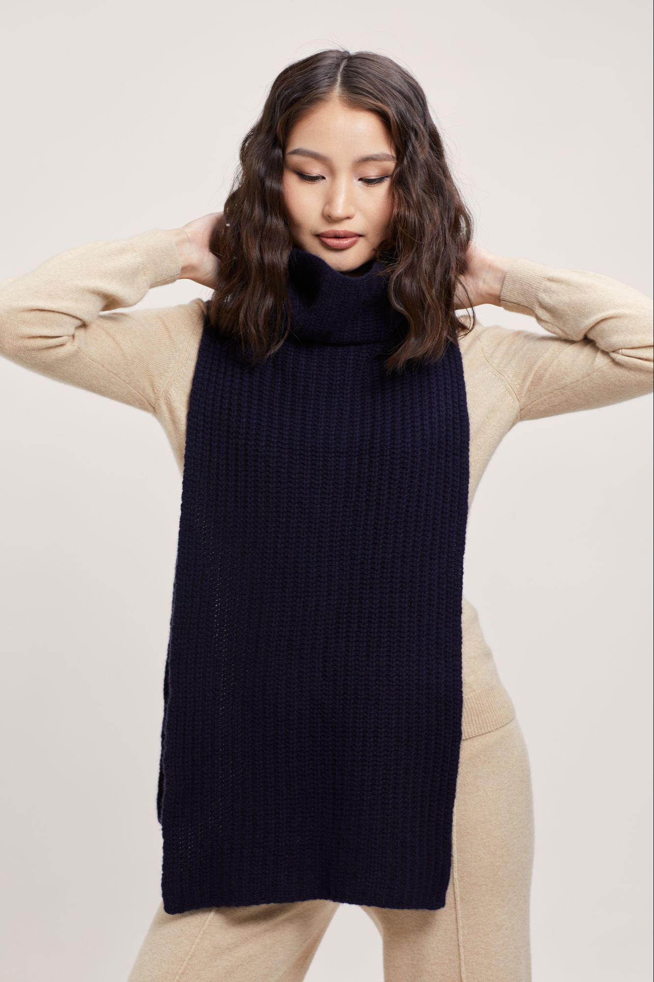 Ар энгэртэй хүзүүвч 