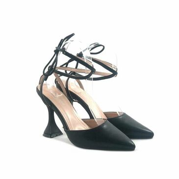 Өсгийтэй гутал бүчтэй