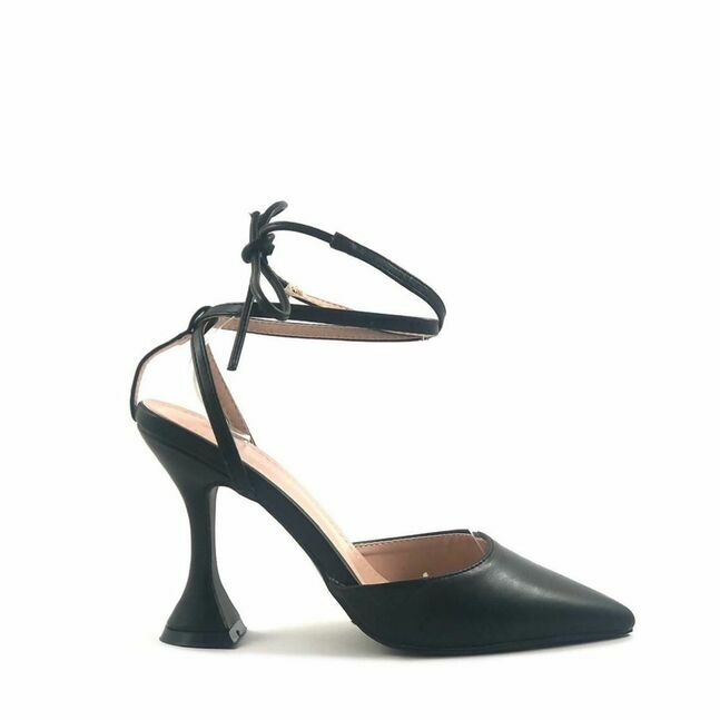 Өсгийтэй гутал бүчтэй