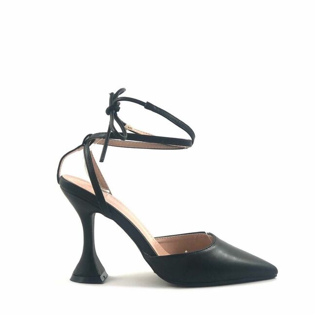 Өсгийтэй гутал бүчтэй