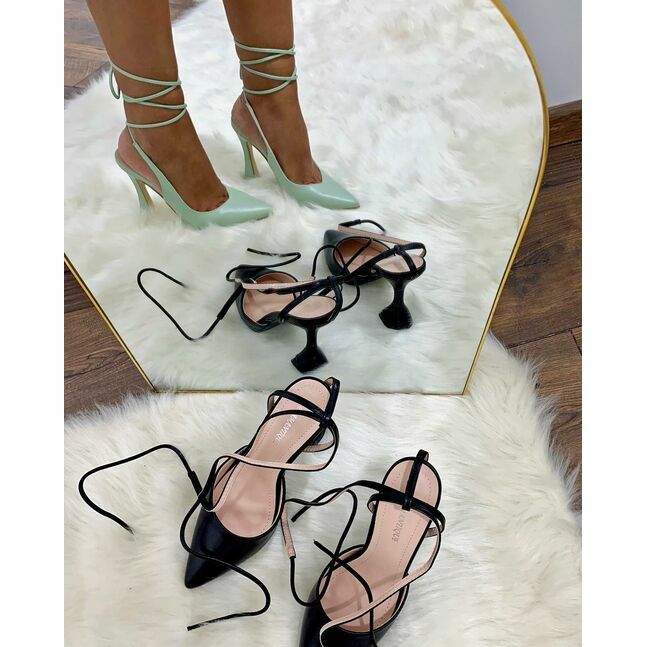 Өсгийтэй гутал бүчтэй