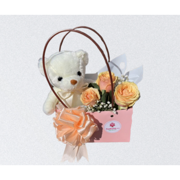 Ууттай бамбарууштай цэцгийн баглаа