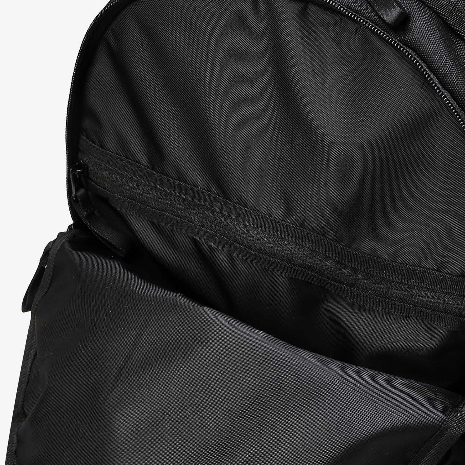 Lock-up string backpack