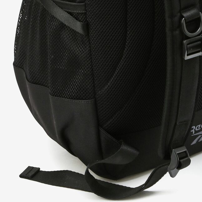 Lock-up string backpack