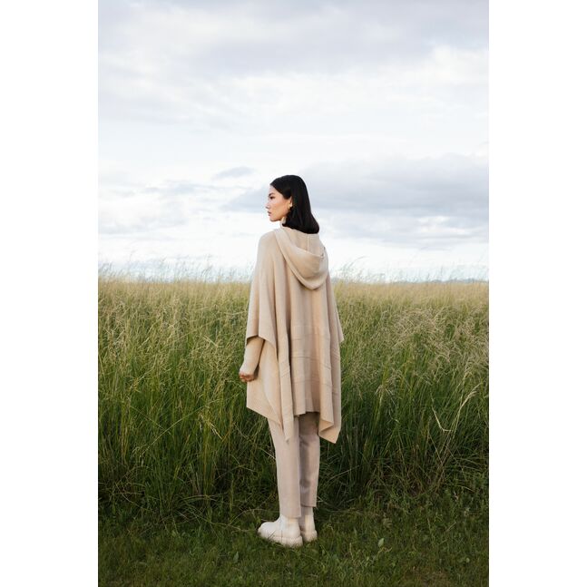 Эмэгтэй нөмрөг