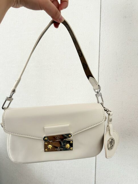 LV swing bag-
