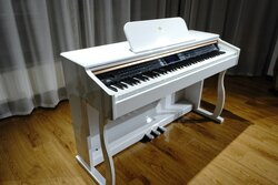 Цахилгаан төгөлдөр хуур M-600