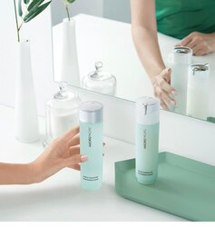 Төгс чийгшүүлэгч botanical skin lotion ба тэжээлийн тос