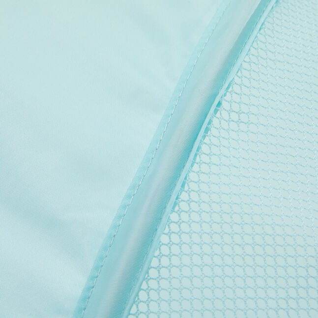 Детская игра на развитие двигательных навыков в туннеле