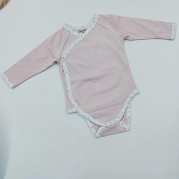 Хагас боди битүү охин