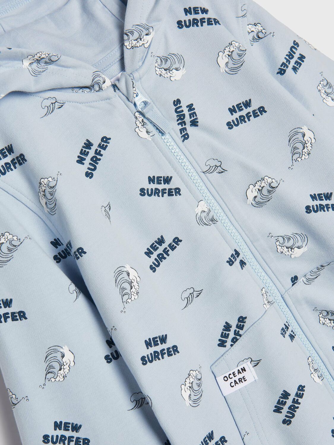 Хөвгүүдийн юүдэнтэй цамц