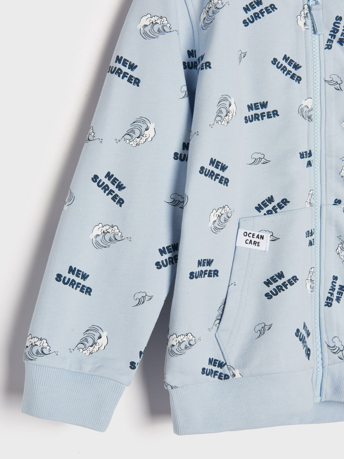 Хөвгүүдийн юүдэнтэй цамц