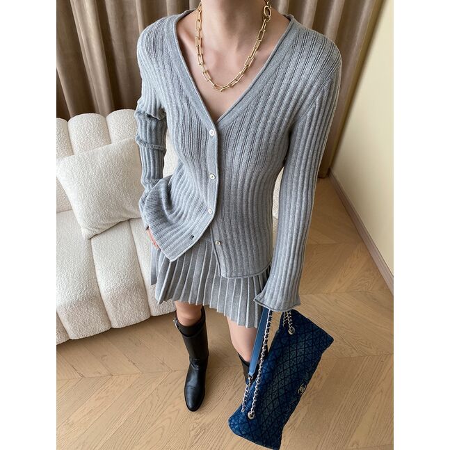 SN4038-gray-knitwear-skirt-set