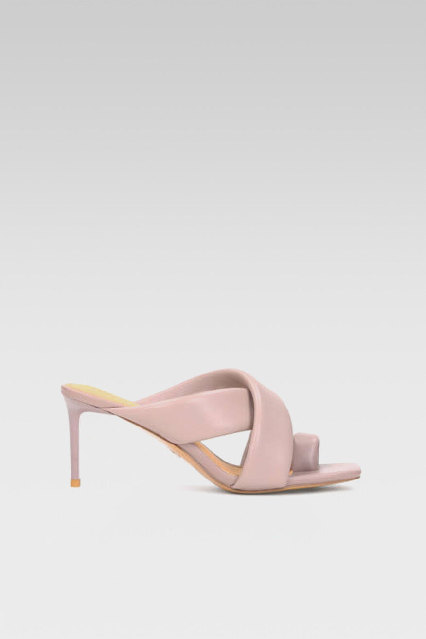 Эмэгтэй углааш