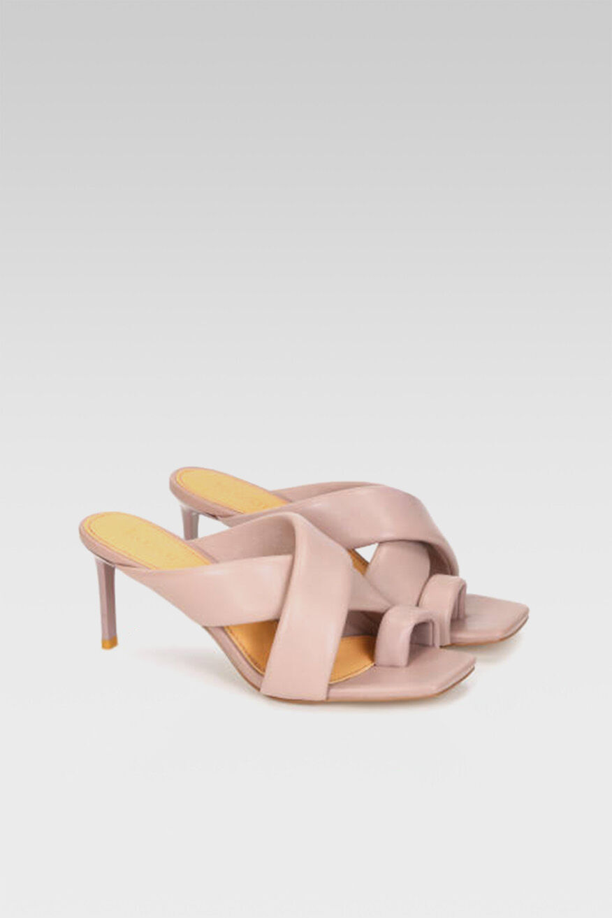 Эмэгтэй углааш