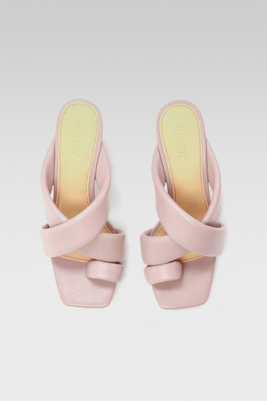 Эмэгтэй углааш