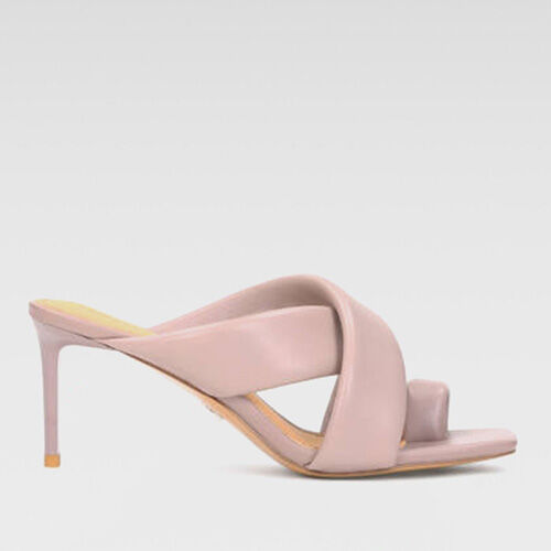 Эмэгтэй углааш