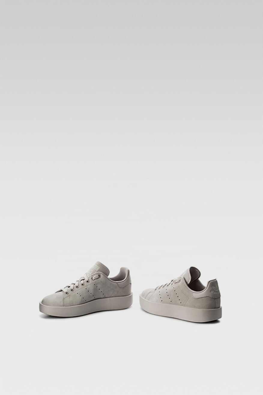 Эмэгтэй пүүз