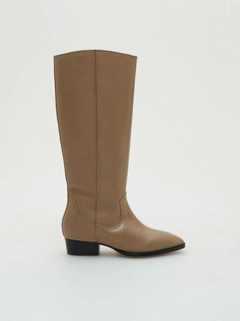 Эмэгтэй түрийтэй гутал