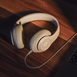 Beats studio pro, sandstone