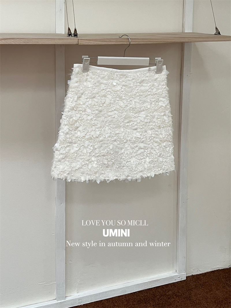 Mini white skirt