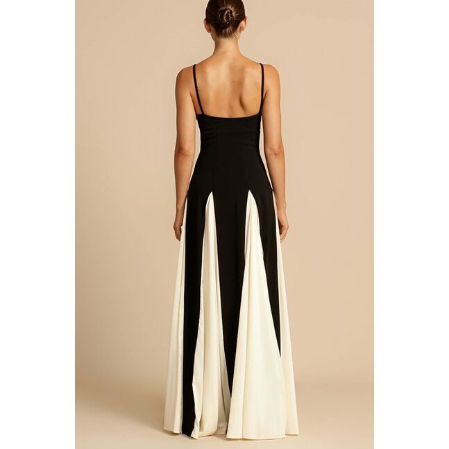 Black & white dress with a a-line silhouette 