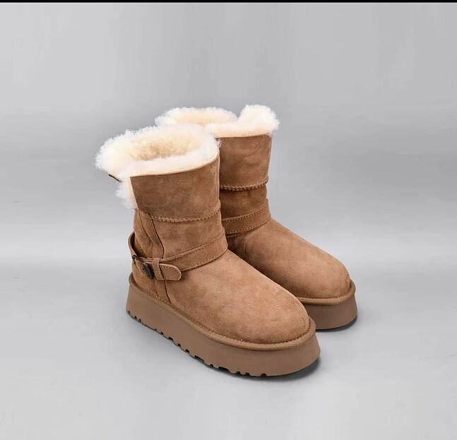 Түрийгээ эргүүлж өмсдөг ugg