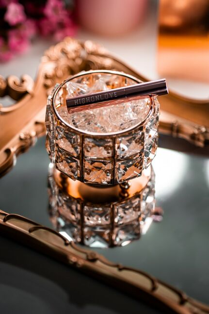 Бомбойлгогчтой уруул өнгөлөгч - plumping lip gloss-highonlove