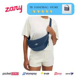 Coach pace shoulder bag in signature jacquard