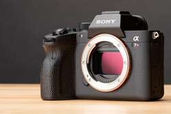Sony a7r iv body 