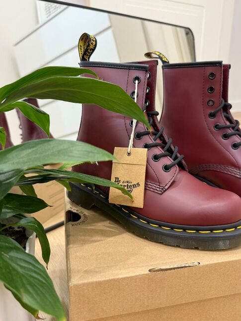 Dr martens red cherry