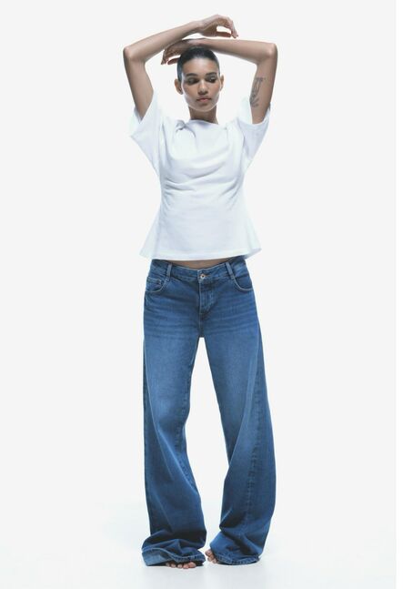 T shirt with zip at yhe back