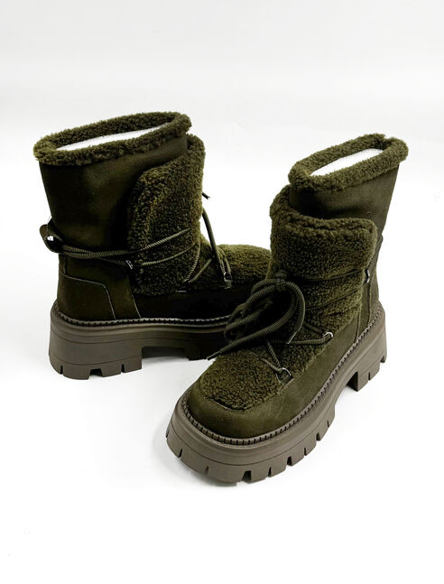 Хагас түрийтэй эмэгтэй гутал