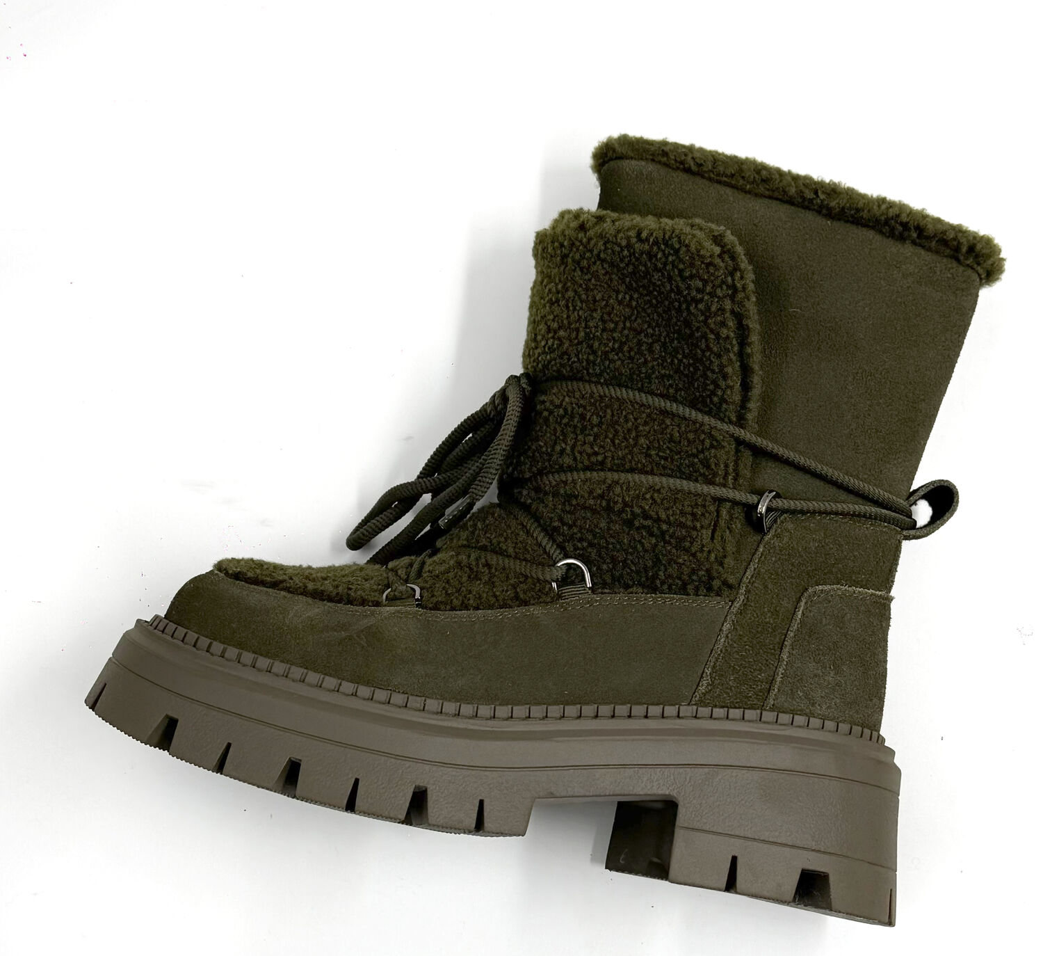 Хагас түрийтэй эмэгтэй гутал