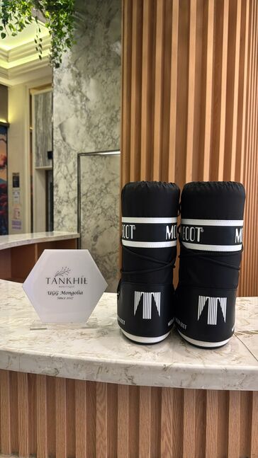 Moon boot