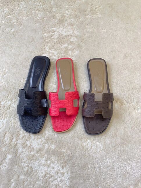 Hermes oran sandals ostrich black