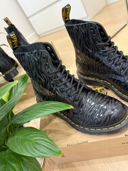 Dr martens zebra