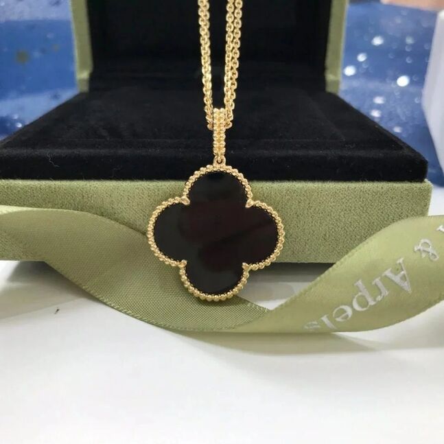 Vca magic necklace onyx