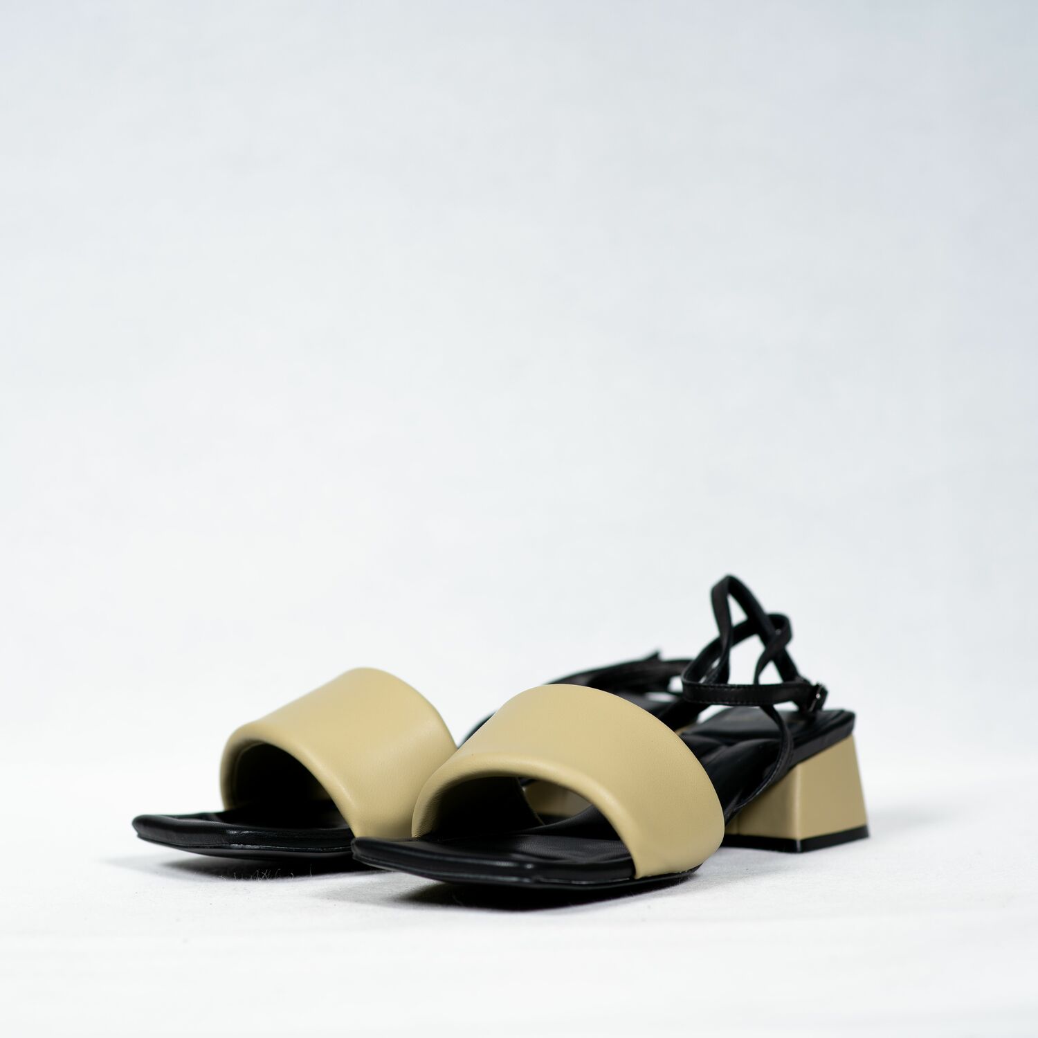 Sasha Fabiani WOMEN HEELED SANDALS