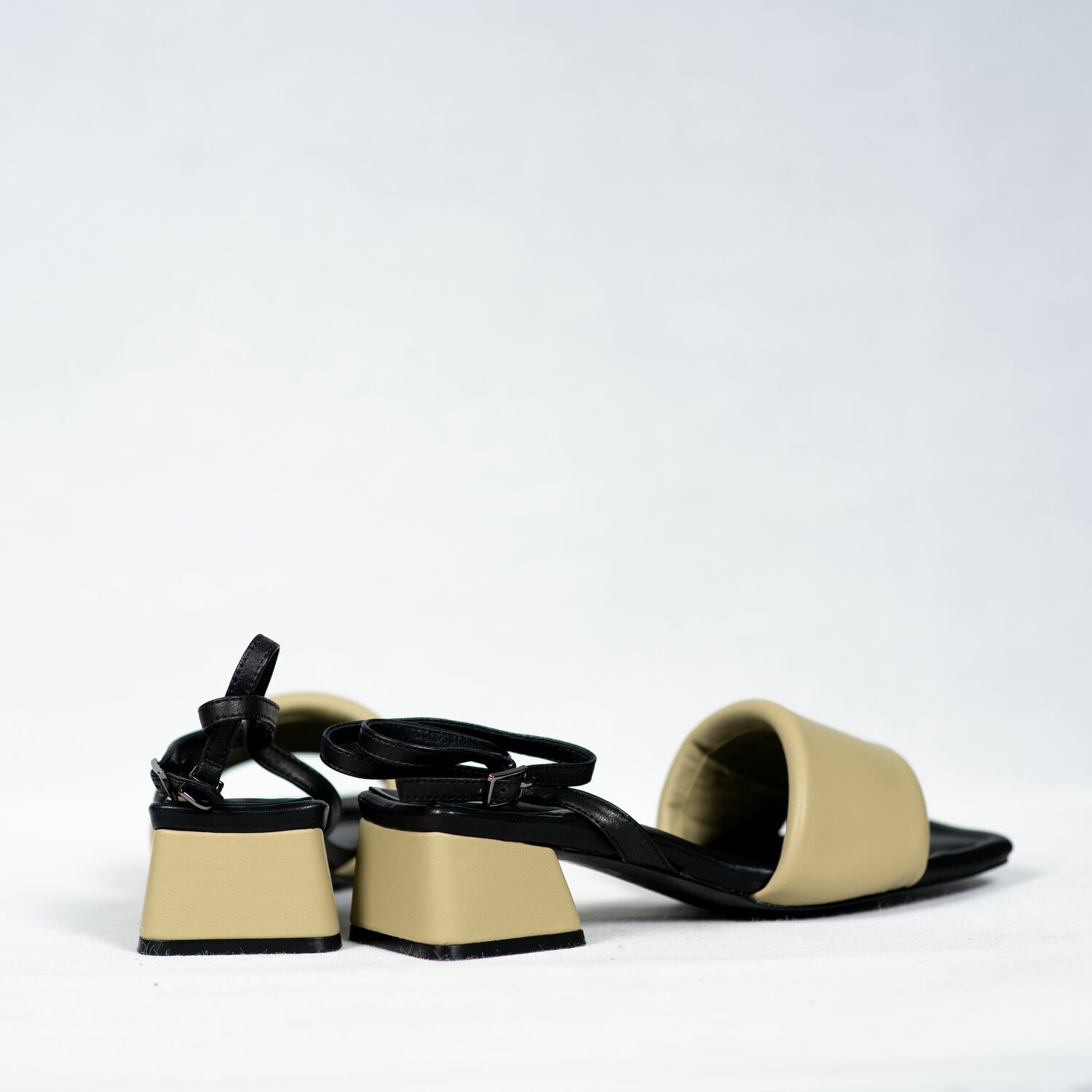 Sasha Fabiani WOMEN HEELED SANDALS