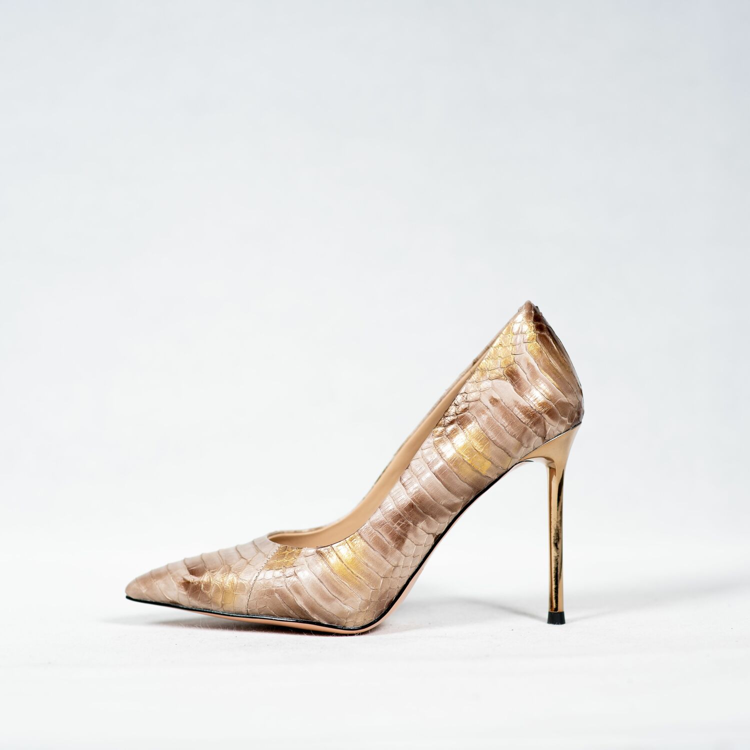 Sasha Fabiani HIGH HEELES