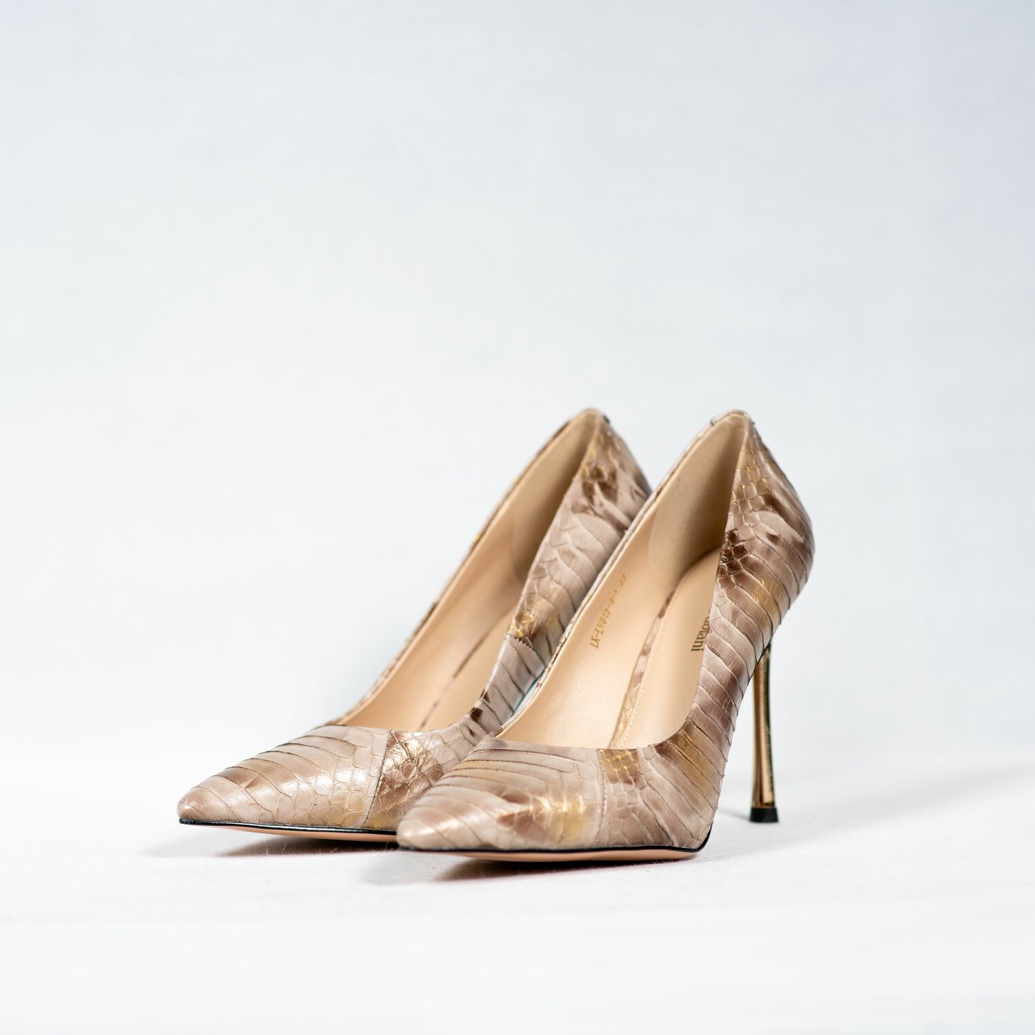 Sasha Fabiani HIGH HEELES