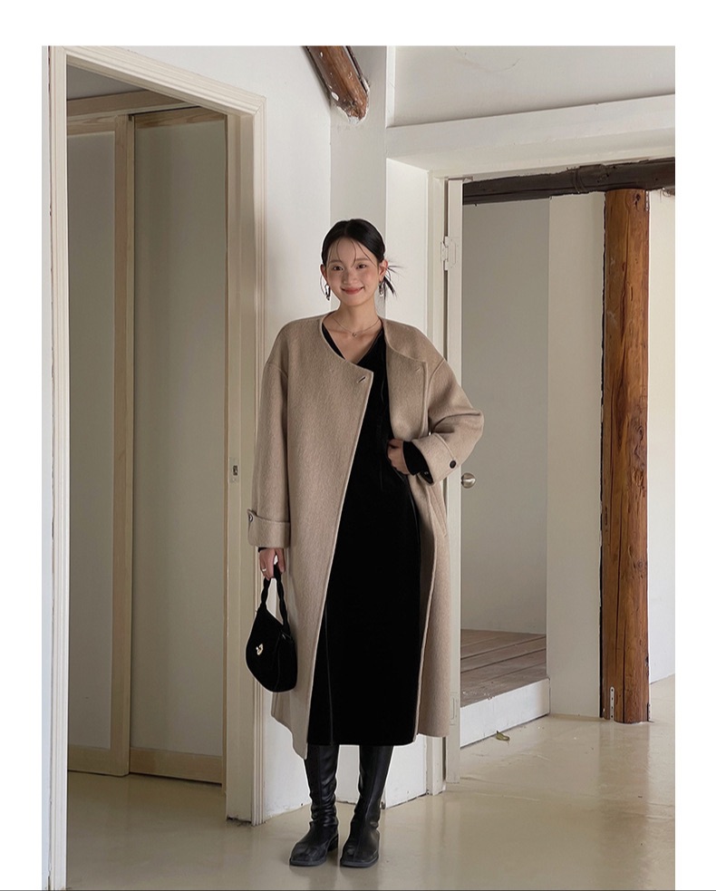 WOOL BEIGE COAT WITH SCARF