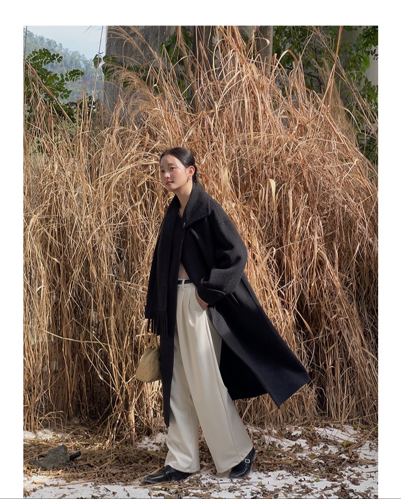 WOOL BLACK COAT WITH SCARF