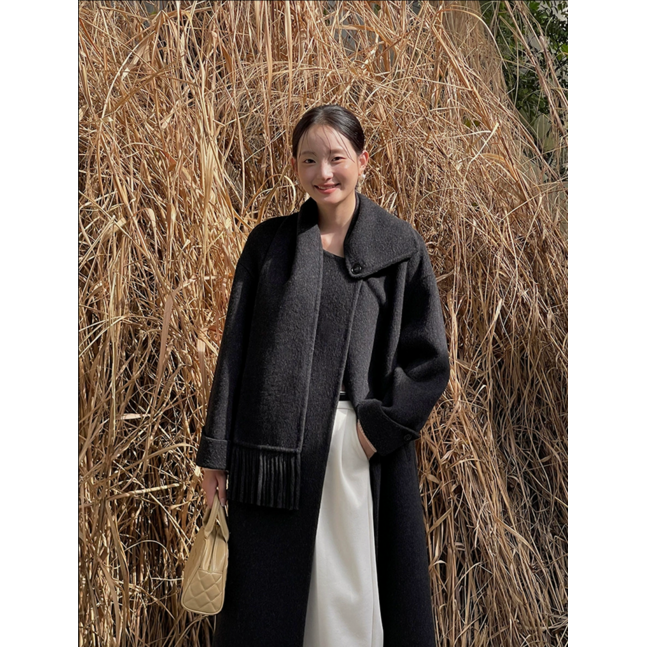WOOL BLACK COAT WITH SCARF