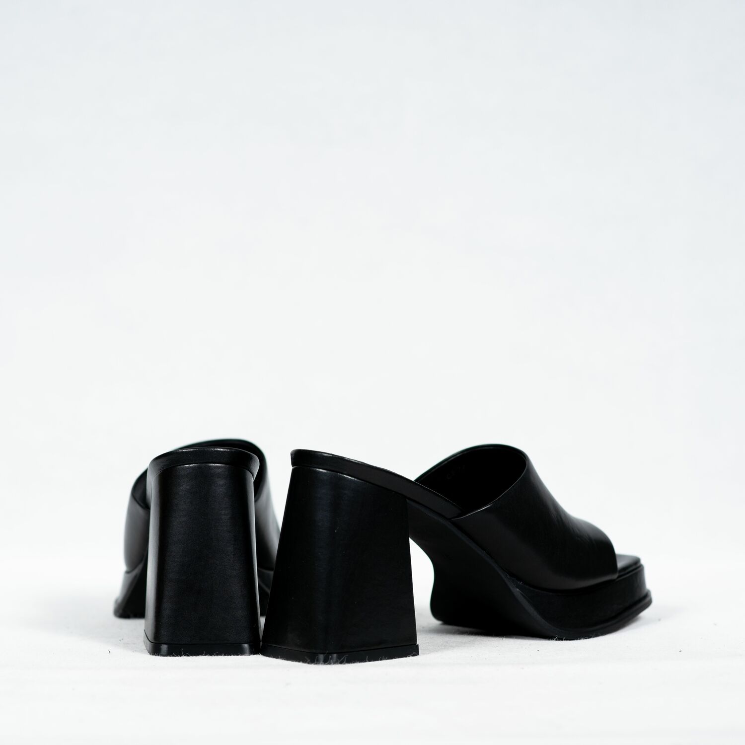 CINDY C ERIC WOMEN HEELED SANDALS