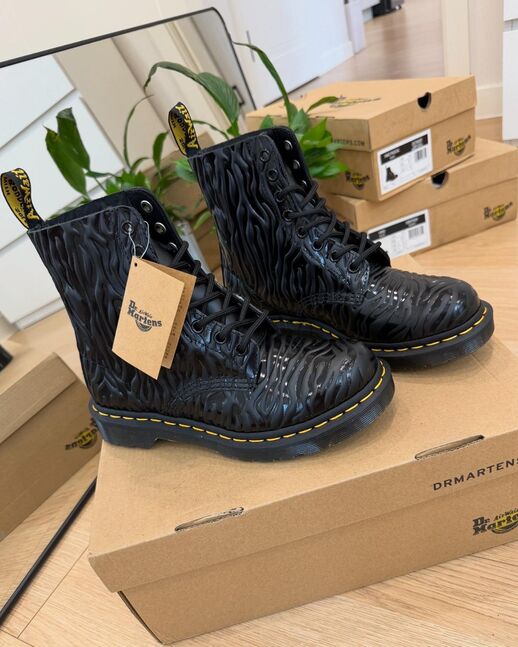 Dr martens zebra