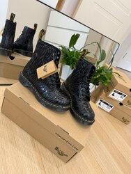 Dr martens zebra