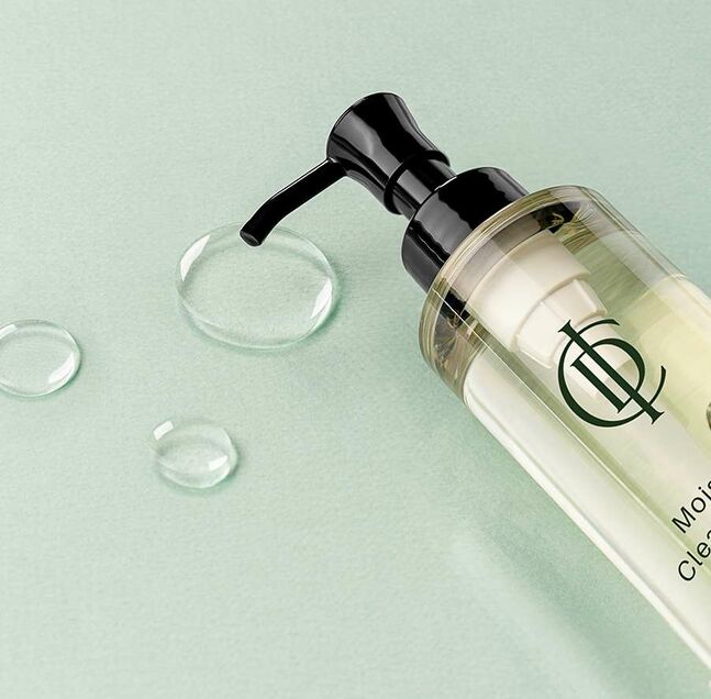 Moisture cleansing oil