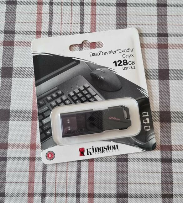  hiksemi, kingston 128gb usb 3.2 flash, type-c converter зарна. 